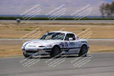 media/Jun-05-2022-CalClub SCCA (Sun) [[19e9bfb4bf]]/Around the Pits/